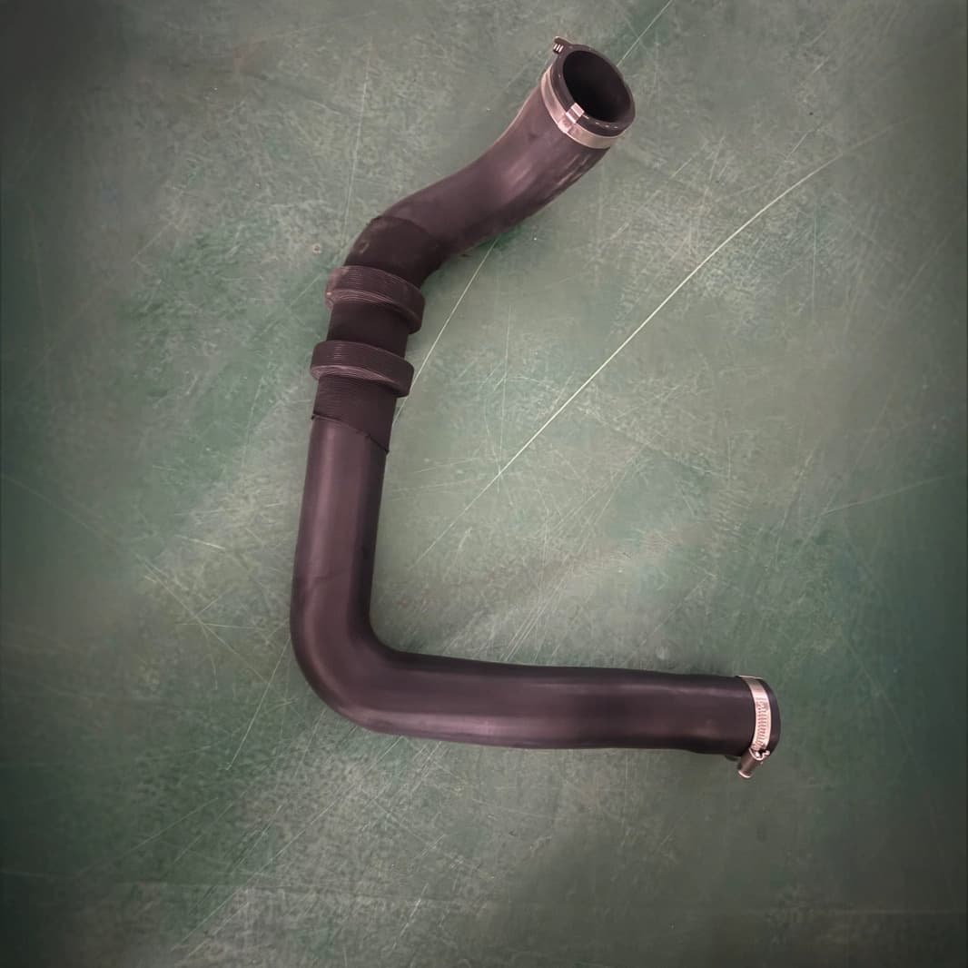 LR066436 LR024304 Engine Turbocharger Water Hose For Land Rover