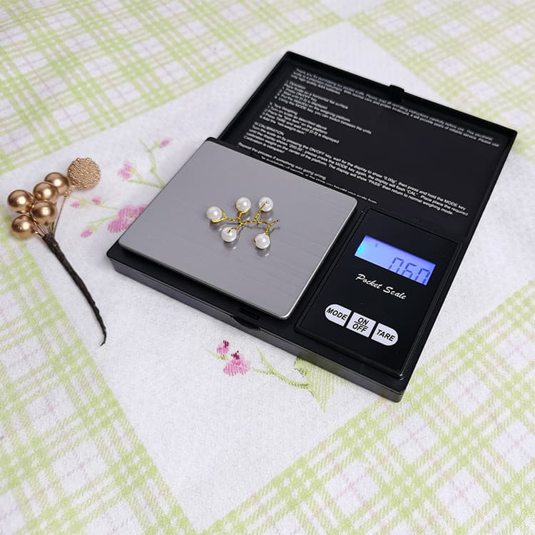 Portable square flip-top pocket scale, digital display electronic scale, mini jewelry scale, mini powder scale, 0.01g jewelry scale.