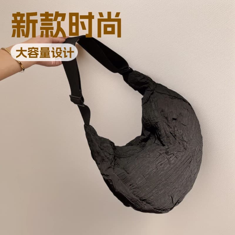 Bamei's new large-capacity casual fashion simple dumpling bag pleated finish half-moon crossbody shoulder bag wholesale