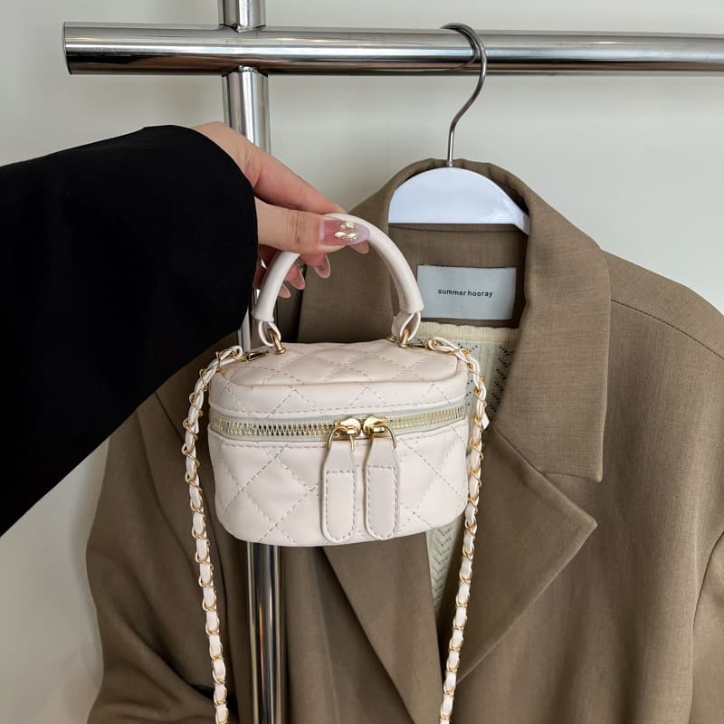 2025 new small box bag, textured crossbody bag, internet celebrity chain bag, one-shoulder shopping bag, makeup bag for women, light luxury and fashionable