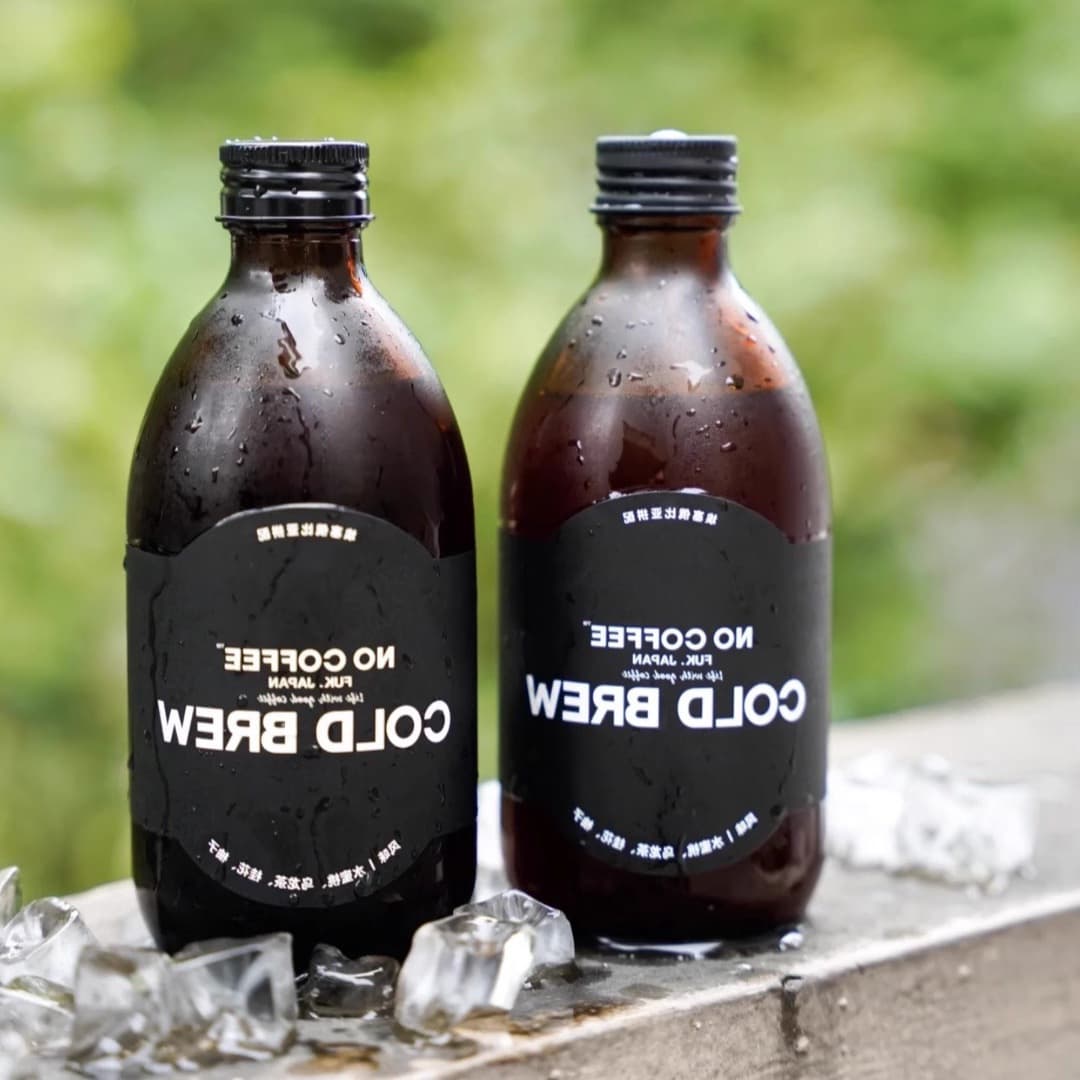 New trendy Qiyi mineral water glass bottle, same style as Mamacha iced brew tea bottle, 300ml beverage bottle.