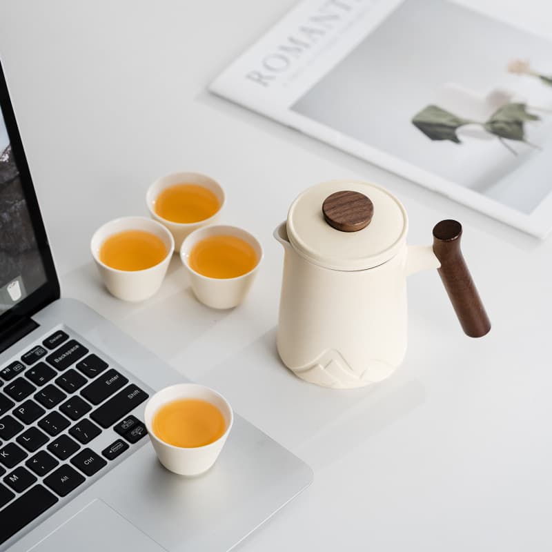 Distant Mountain Cream Yellow Quick Cup Portable Travel Tea Set Outdoor Mini Set (One Cup, Four Teapots, Custom Logo)