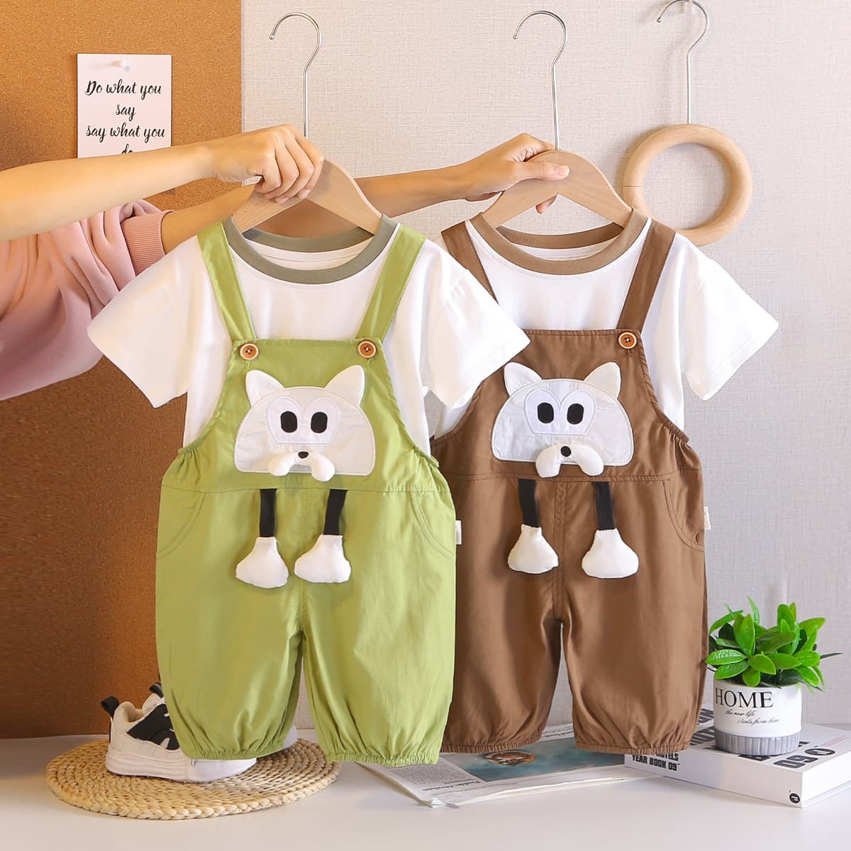 1-3 years old 0 Western style boys and girls short-sleeved trendy 2026 summer new children's cartoon thin bib shorts two-piece set