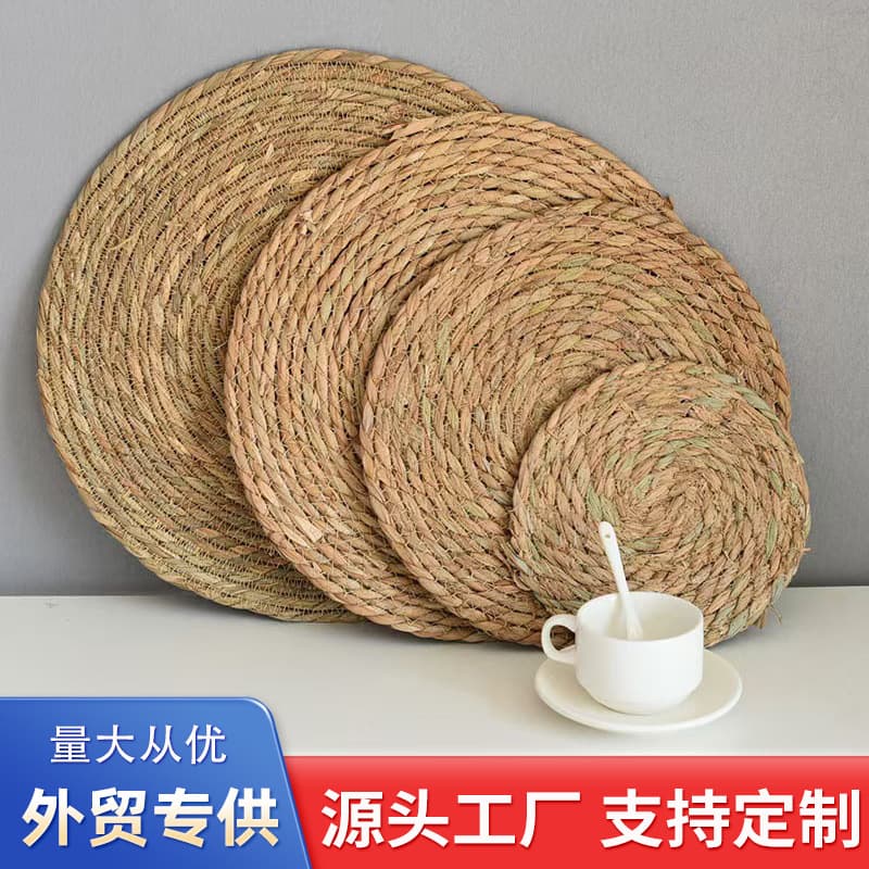 Wholesale available household straw woven coasters, round, rustic, woven, heat-insulating coffee placemats, handmade cattail woven coasters.