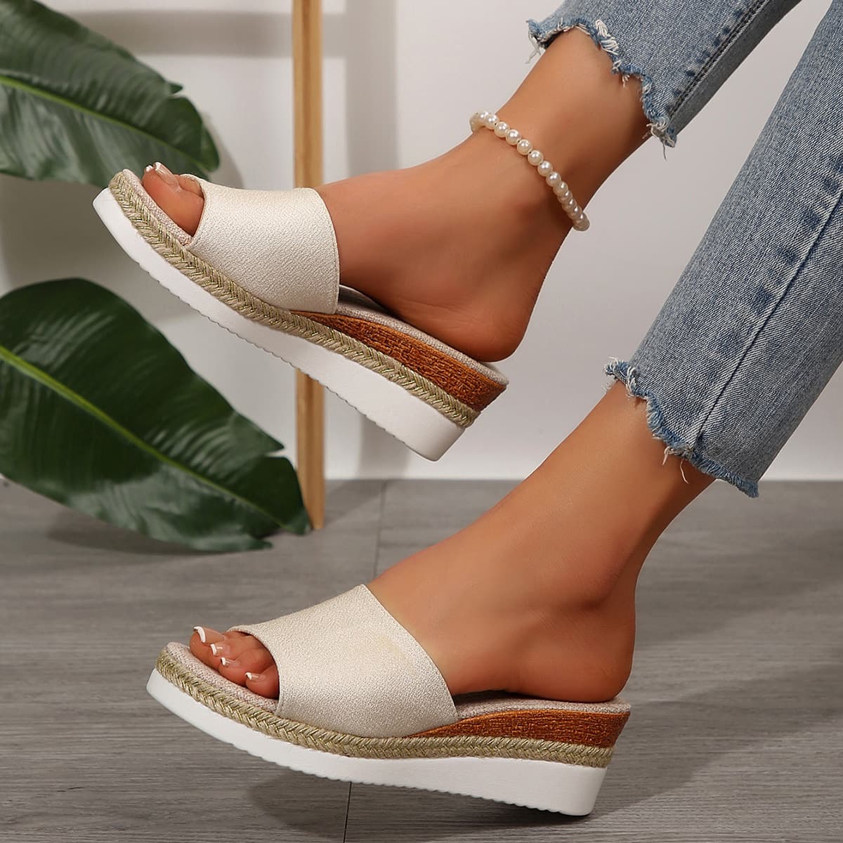 Summer Casual Sandals 2025 Women's Export European American Fishmouth Solid Color Large Size Wedge Heel Thick Bottom Flip Flops