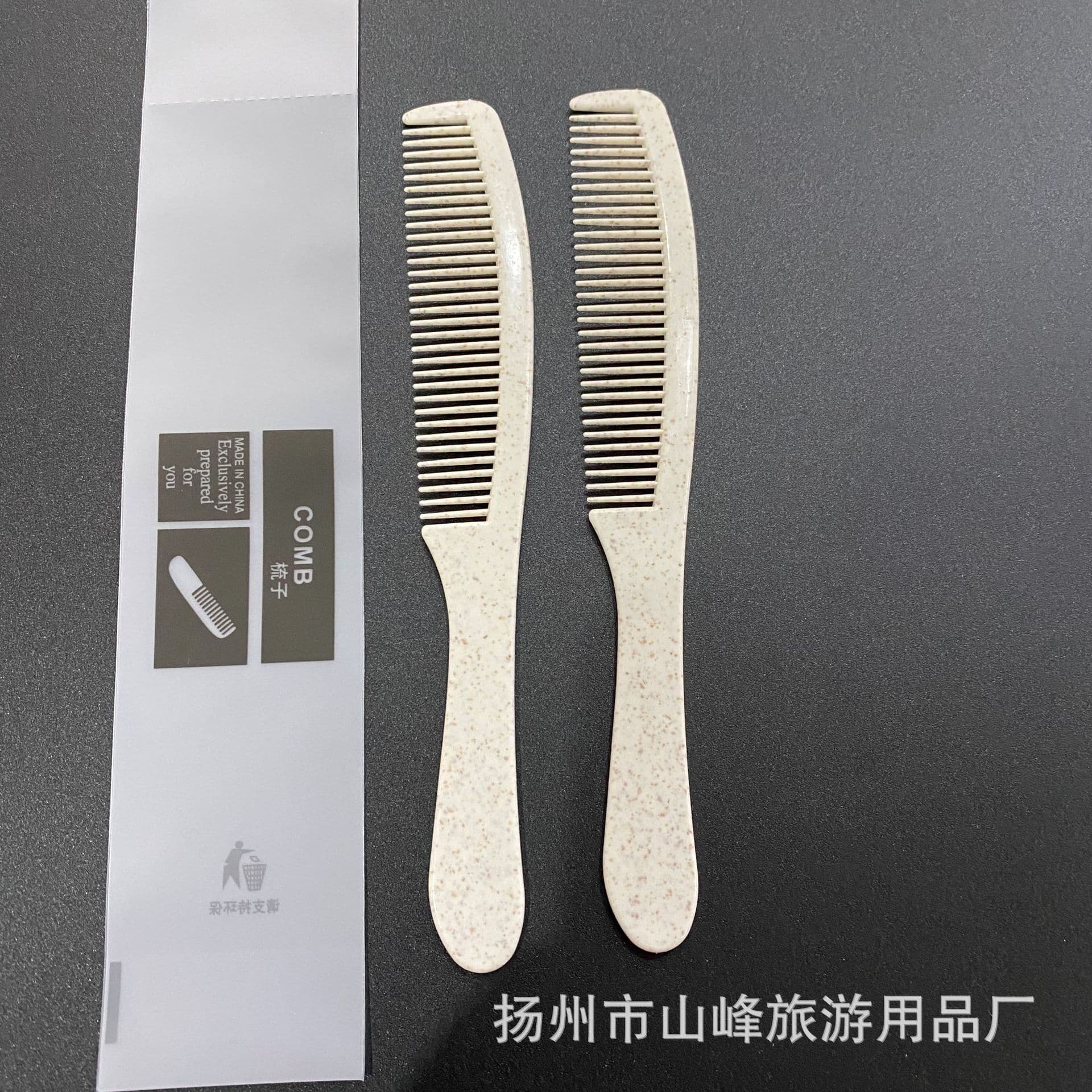 Disposable long combs for hotel rooms, guesthouses, homestays, straw combs, and plastic combs are available for wholesale.