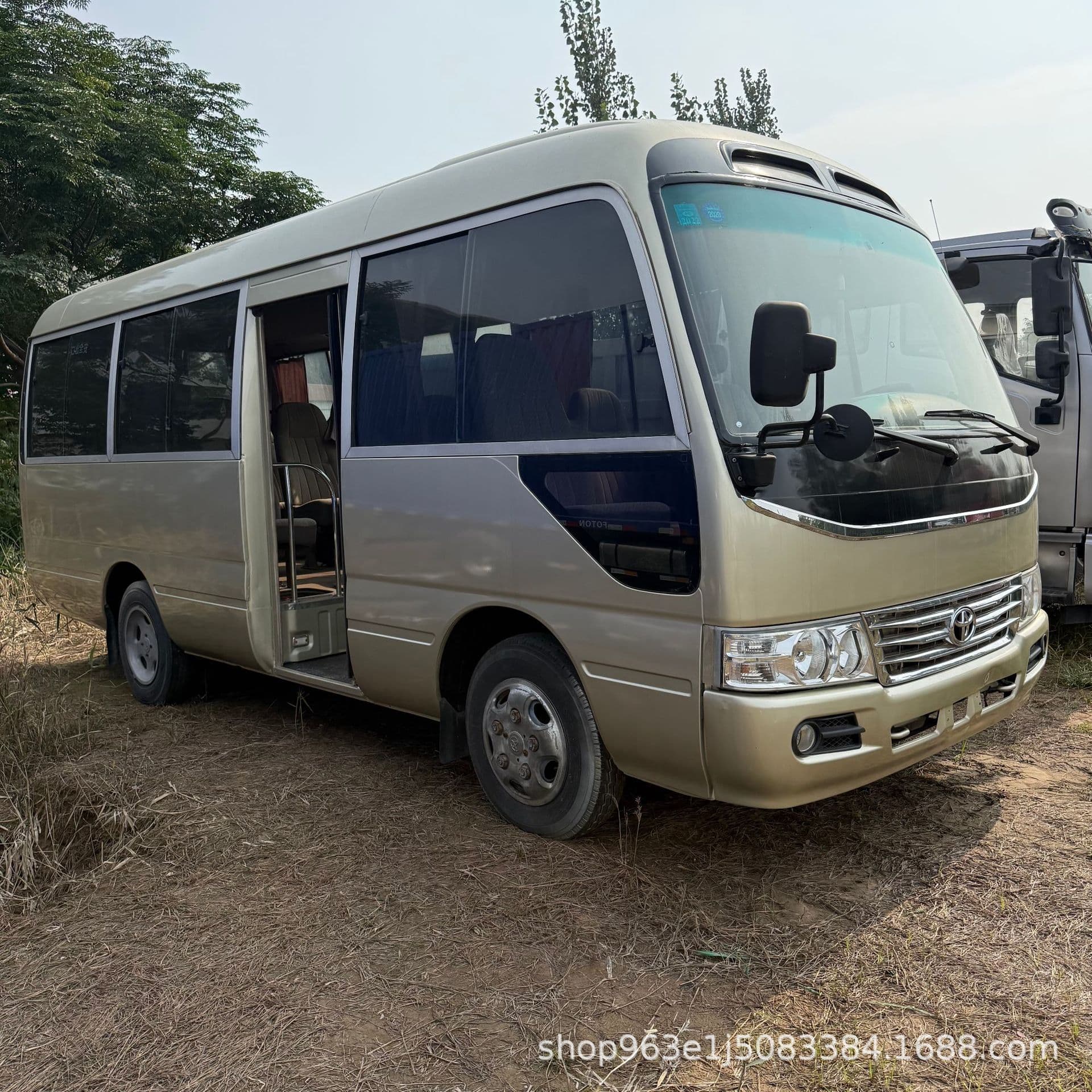 Export Used Commute Small Sightseeing Vehicle Coaster Gasoline Bus 19-Seat 23-Seat National III Bus