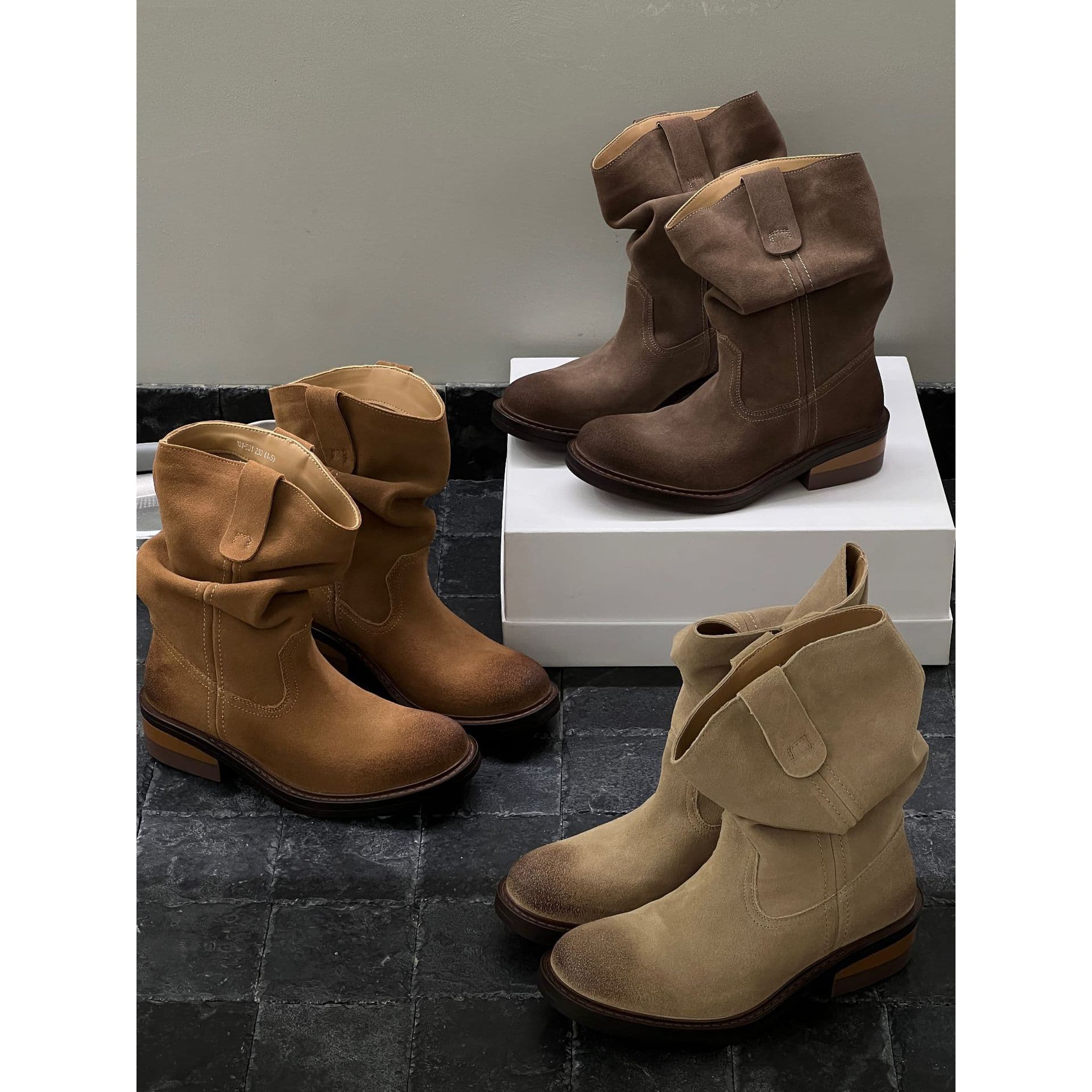First-Layer Cowhide 2026 Autumn Winter New Style Pointed Toe Retro Western Cowboy Boots Short Boots Slip On Boots Martin Boots for Women