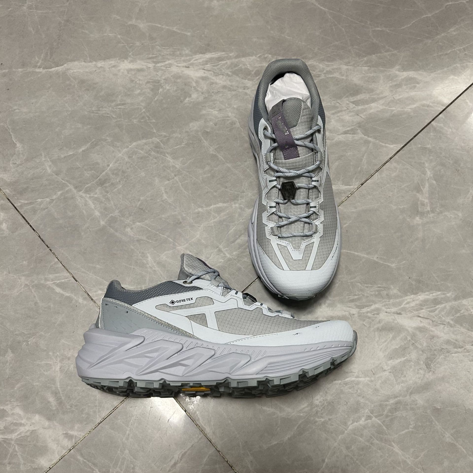 Dongguan High-Quality Couple Outdoor Hiking Shoes Waterproof Anti-Slip Wear-Resistant Running Sports Shoes Trail Trekking Travel Shoes