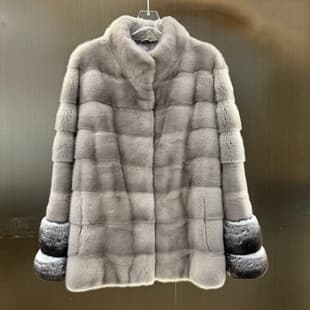 2025 New Haining Velvet Whole Mink Fur Coat Women's Spliced Chinchilla Cuff Fashionable Winter Coat