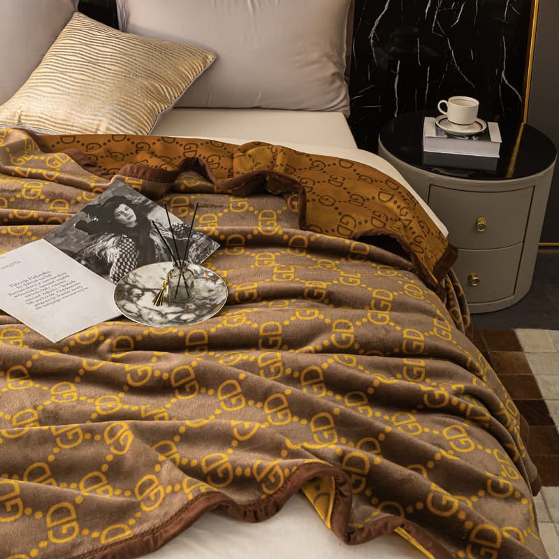 Double-layer thickened nap blanket European style warm cloud blanket light luxury French velvet cloud mink velvet crystal velvet air conditioning cover blanket