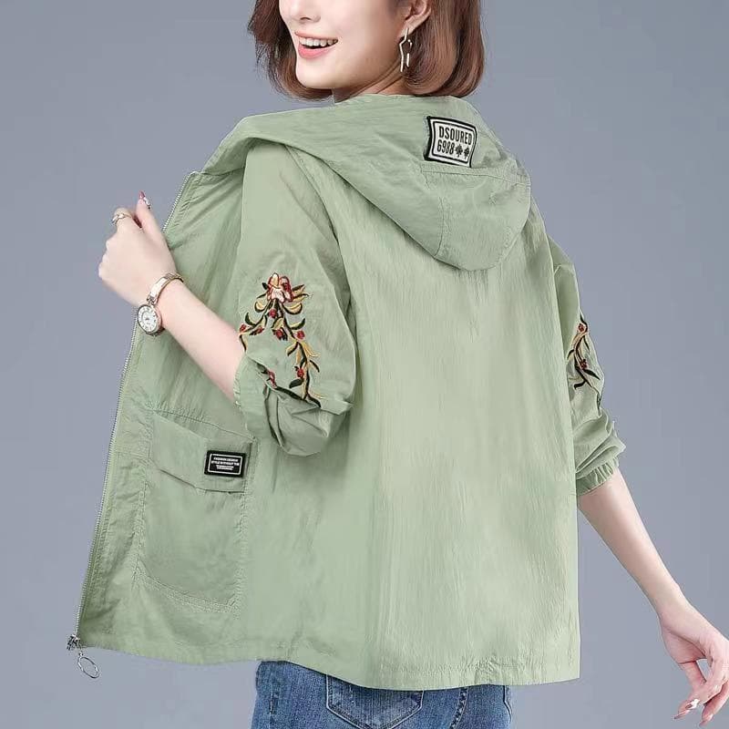 2025 New Style Women's Embroidered Sunscreen Summer Sunscreen Clothing, Breathable Loose Fit, Plus Size Short Jacket for Middle-Aged Mothers