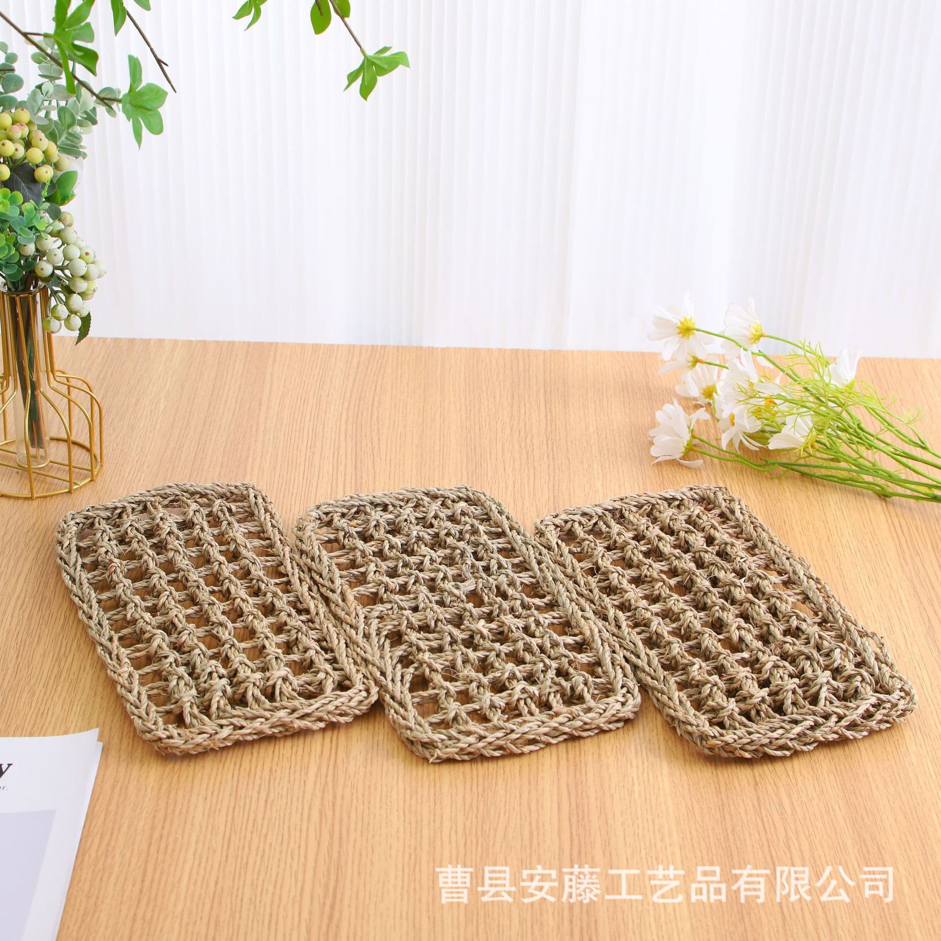 Household woven pet mat, kitchen square table heat insulation pad, lizard hammock, crawling mat, cat and dog scratching pad.