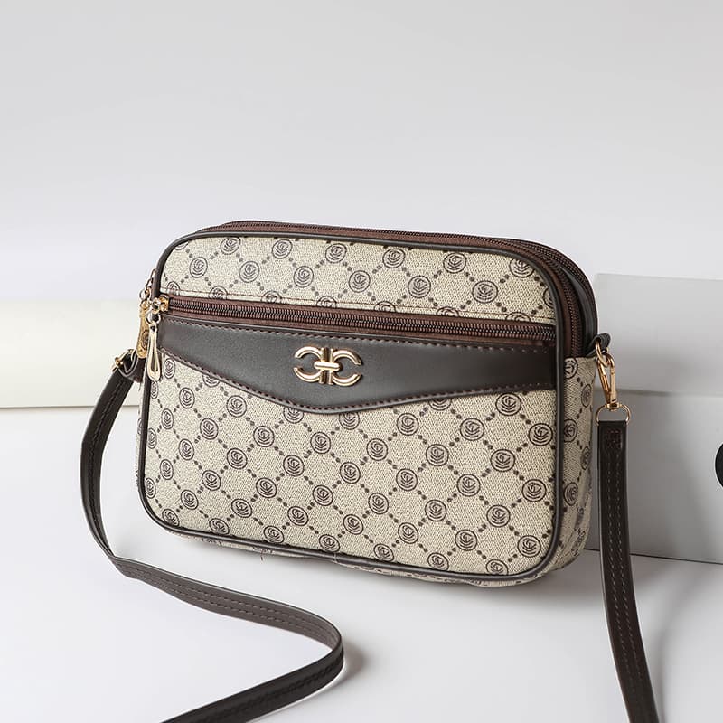 Large Capacity Quilted Mobile Phone Bag Crossbody Bag for Middle-Aged Women Mom Bag Floral Design Street Trend PVC Material
