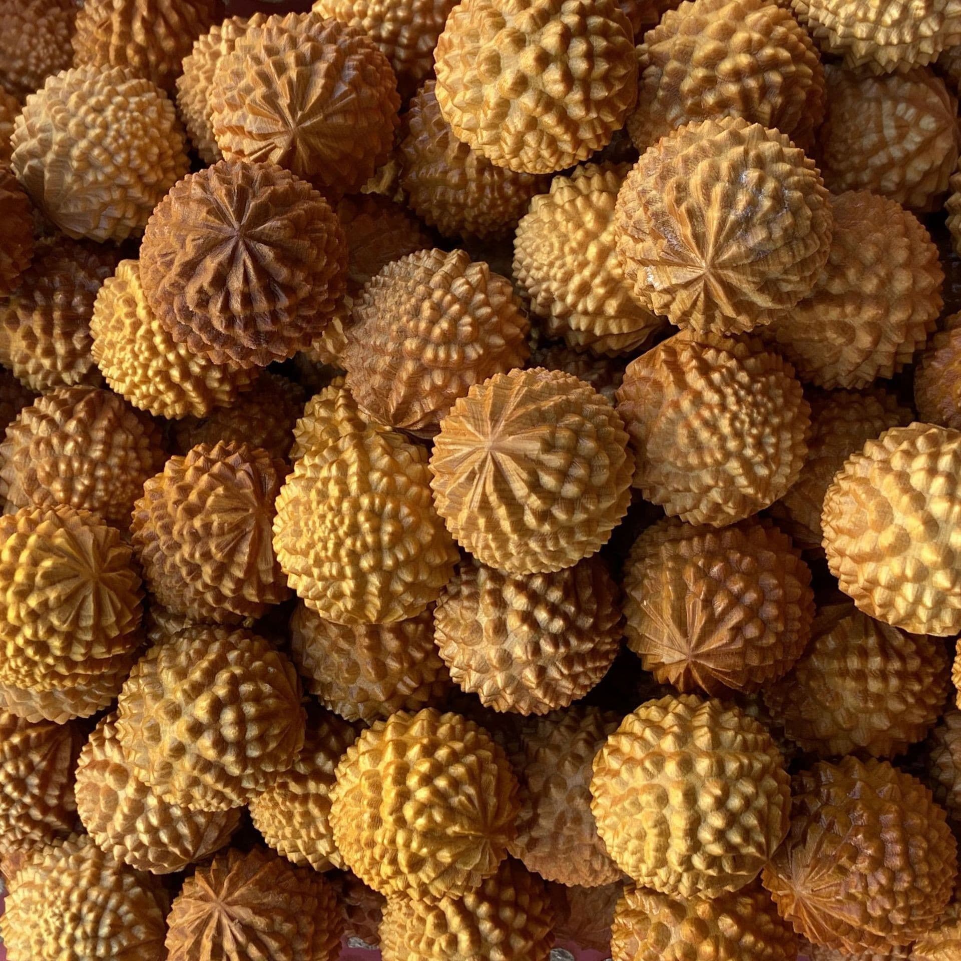 Cliff cypress hand-held pieces, durian ball, Pixiu, elephant, zodiac, cabbage hand-held crafts, desktop pendants, live stream