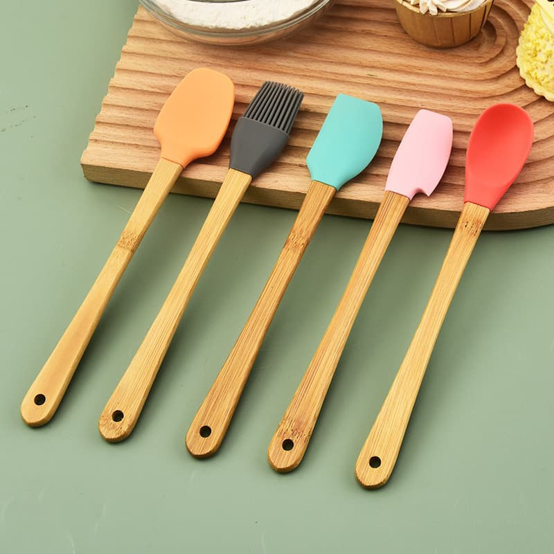 Wooden Handle Baking Kitchenware Set - Household Cake Cream Scraper Spoon Grilling Oil Brush Baking Tools Set of 5