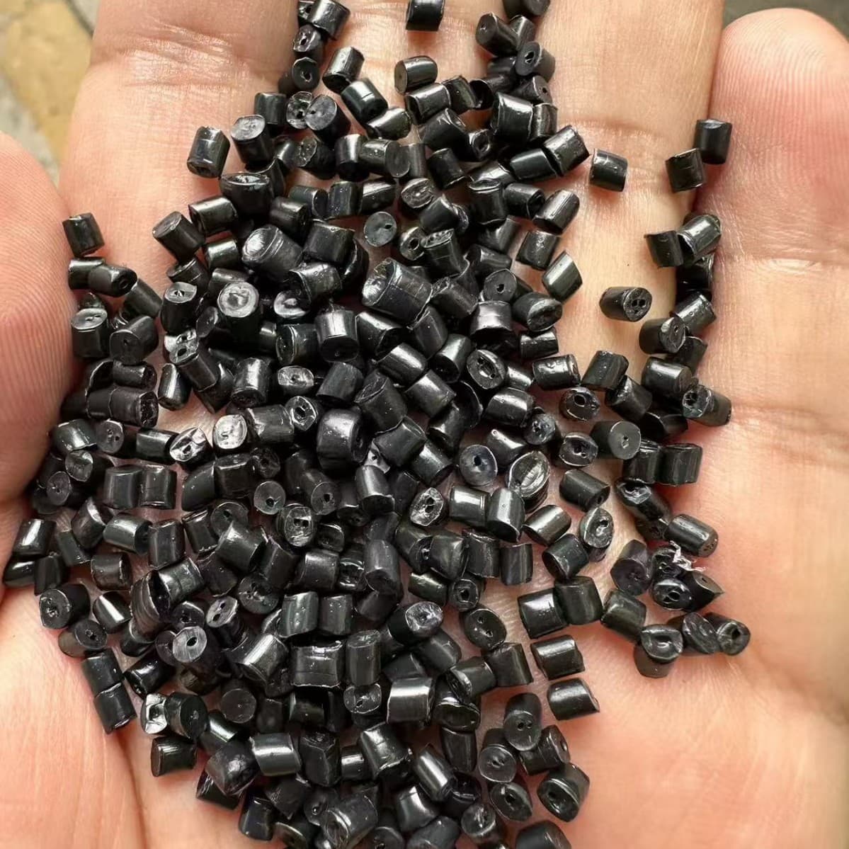 Long-term supply of black injection molding low-pressure, good toughness and flow, no streaks, stable quality