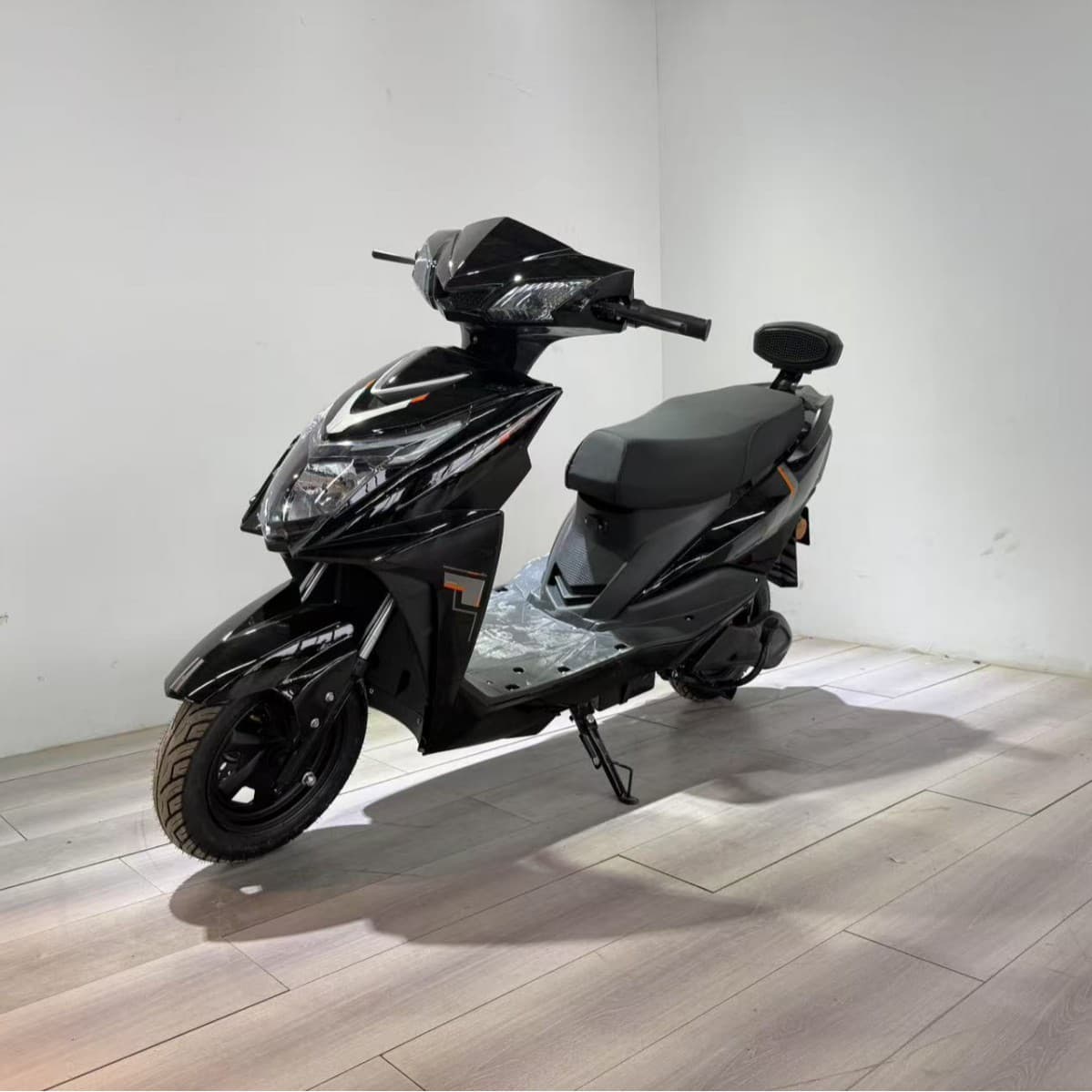 Warrior Electric Motorcycle Cross-border Hot Selling High-power Battery Scooter High-speed Adult Pedal Scooter Wholesale Electric Motorcycle