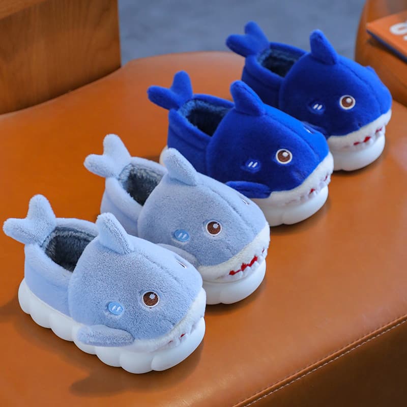 New autumn and winter children's cotton slippers, boys and girls indoor cartoon shark slippers, baby closed-heel cotton shoes