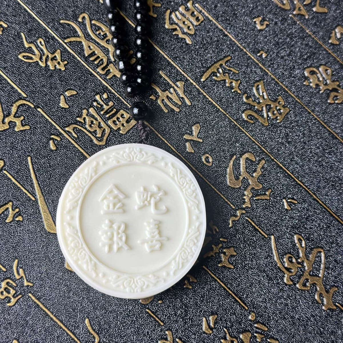 New factory-direct ivory nut carved snake brand hand-held ornament car hanging decoration cultural play craft wholesale
