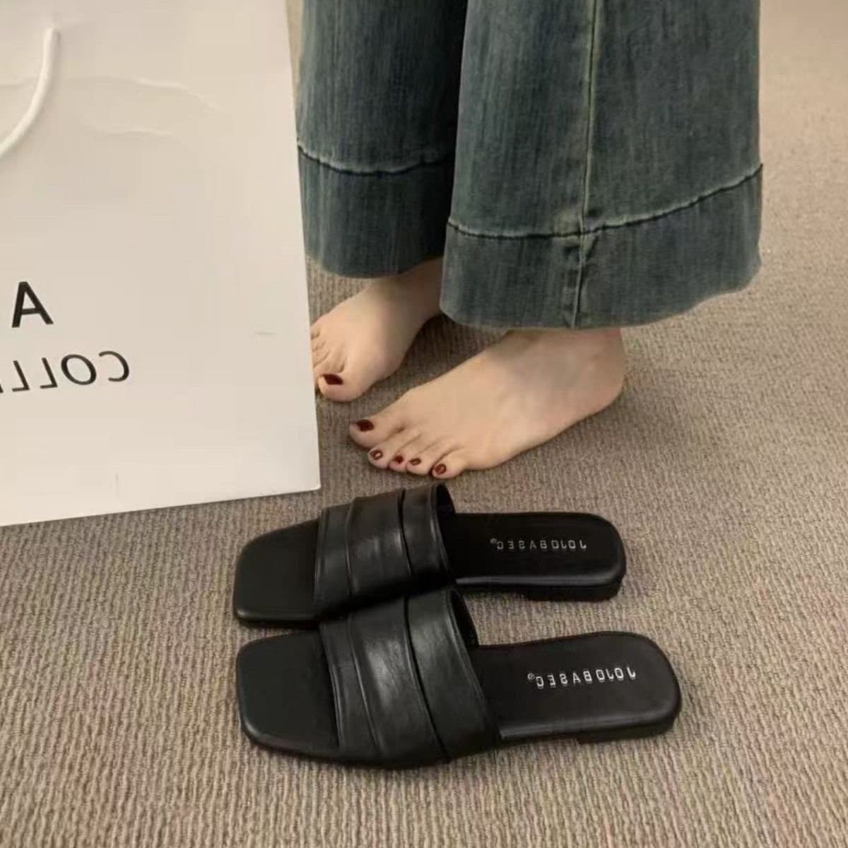 Fashion Flat One-Strap Slide Sandals for Women, 2026 Autumn New Style, Niche Vacation Look, Matte Open-Toe Trendy Slippers