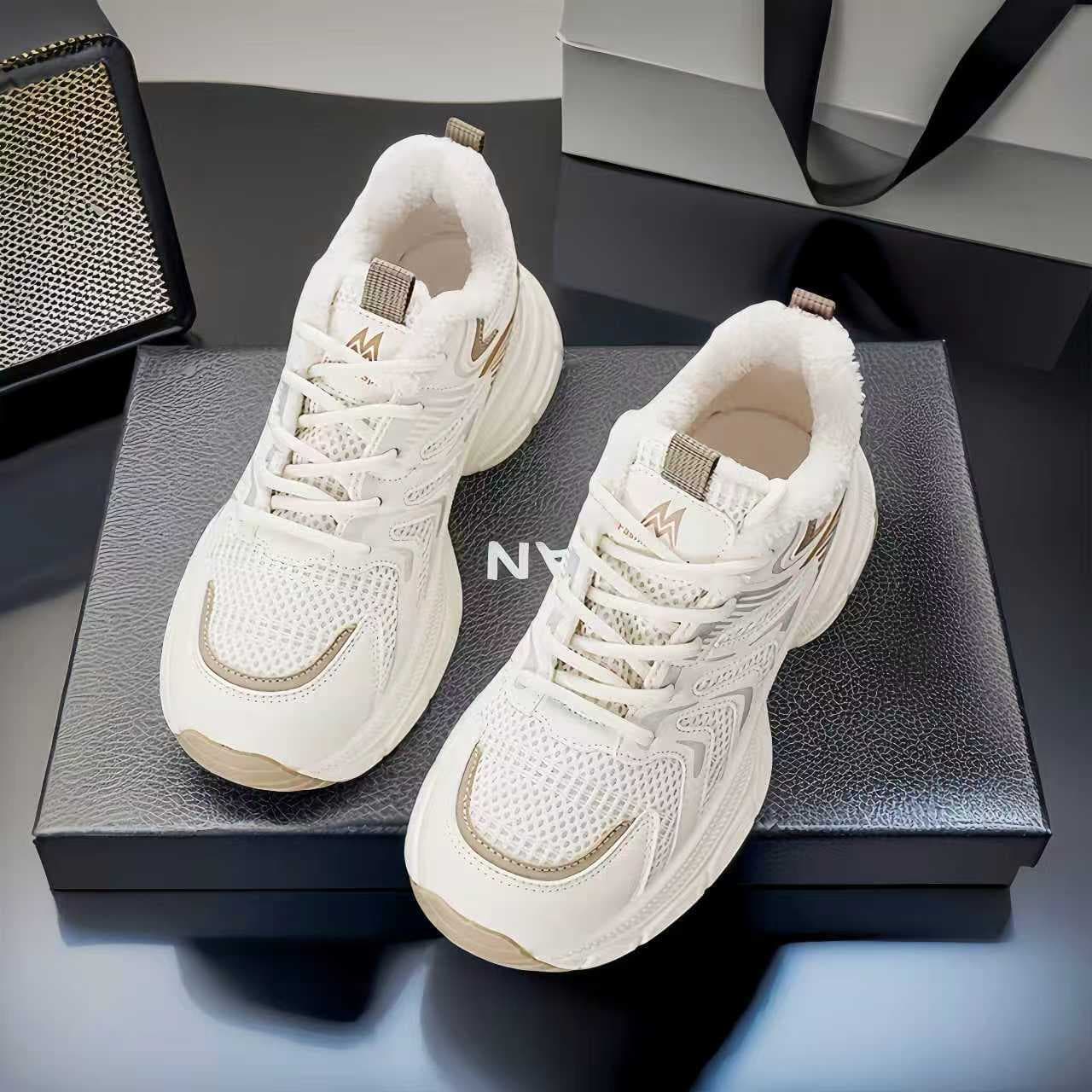 Women's Fleece-Lined Dad Sneakers 2025 New Winter Chunky Low-Top Cotton Shoes Casual Sports Shoes Soft