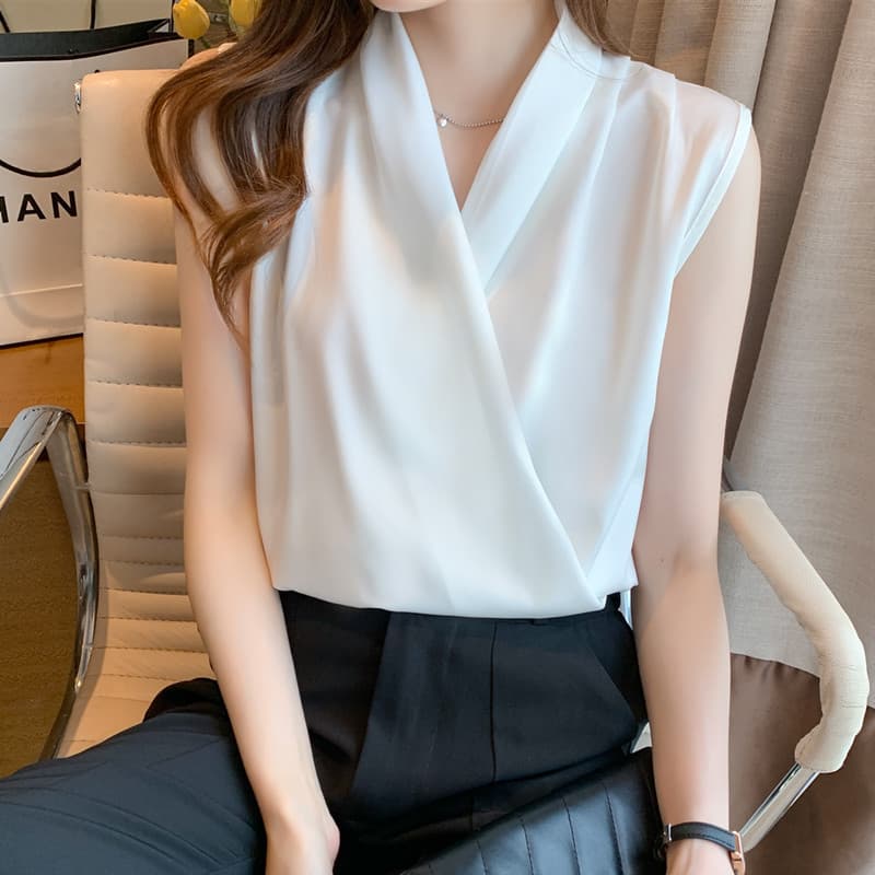 2026 Summer Sleeveless Camisole Top for Women V-Neck Satin Blouse Chic Sexy Fashionable Shirt