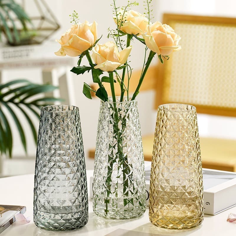 Modern Minimalist Transparent Colored Diamond Vertical Strip Glass Vase, High-End Decorative Flower Vase for Living Room, Bedroom, Fresh or Dried Flowers