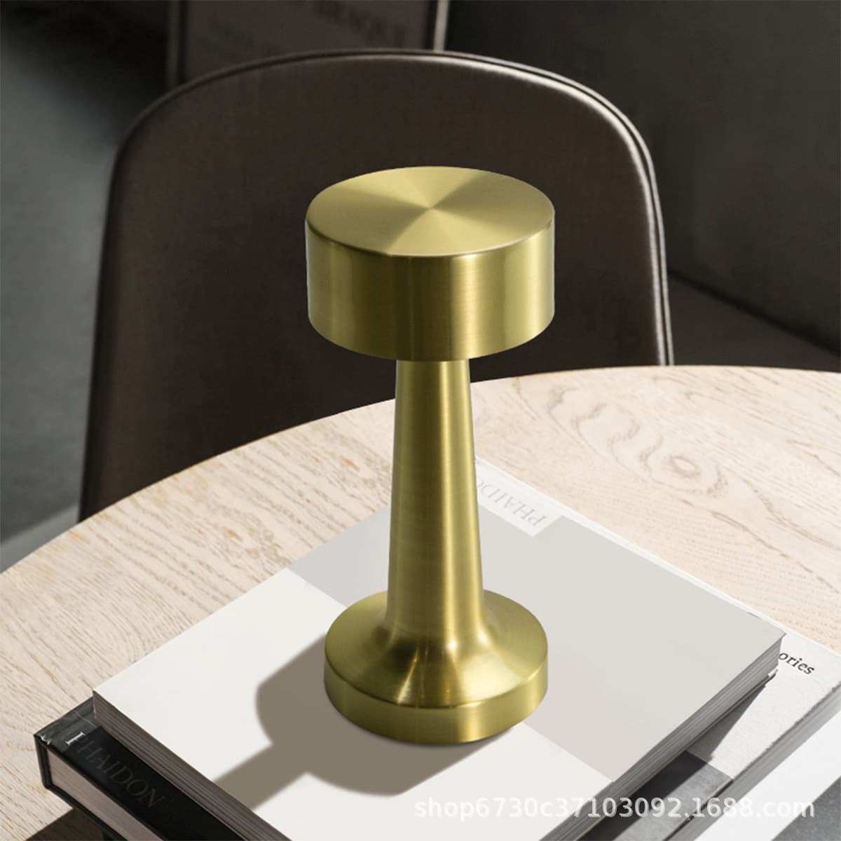 Amazon's best-selling LED bar lamp, a luxurious light-luxury table lamp for hotels, cafes, and outdoor use, perfect for bedside use with USB rechargeable night light.