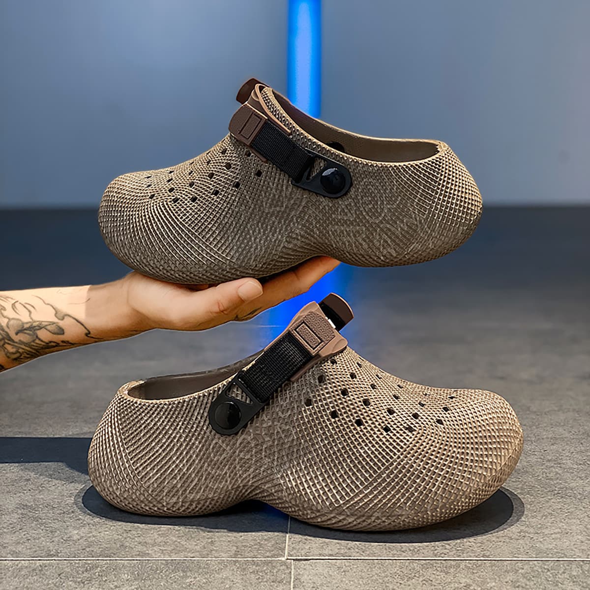 Cross-border 2026 Croc Shoes for Men and Women Couple Style Summer Thick-soled Casual Beach Sandals and Slippers Wholesale