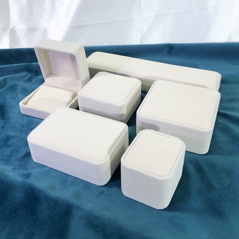 Factory Direct Cream White Rounded Corner Velvet Jewelry Box, Ring Box, Pendant Box, Bracelet Box, Bangle Box, Earring Box