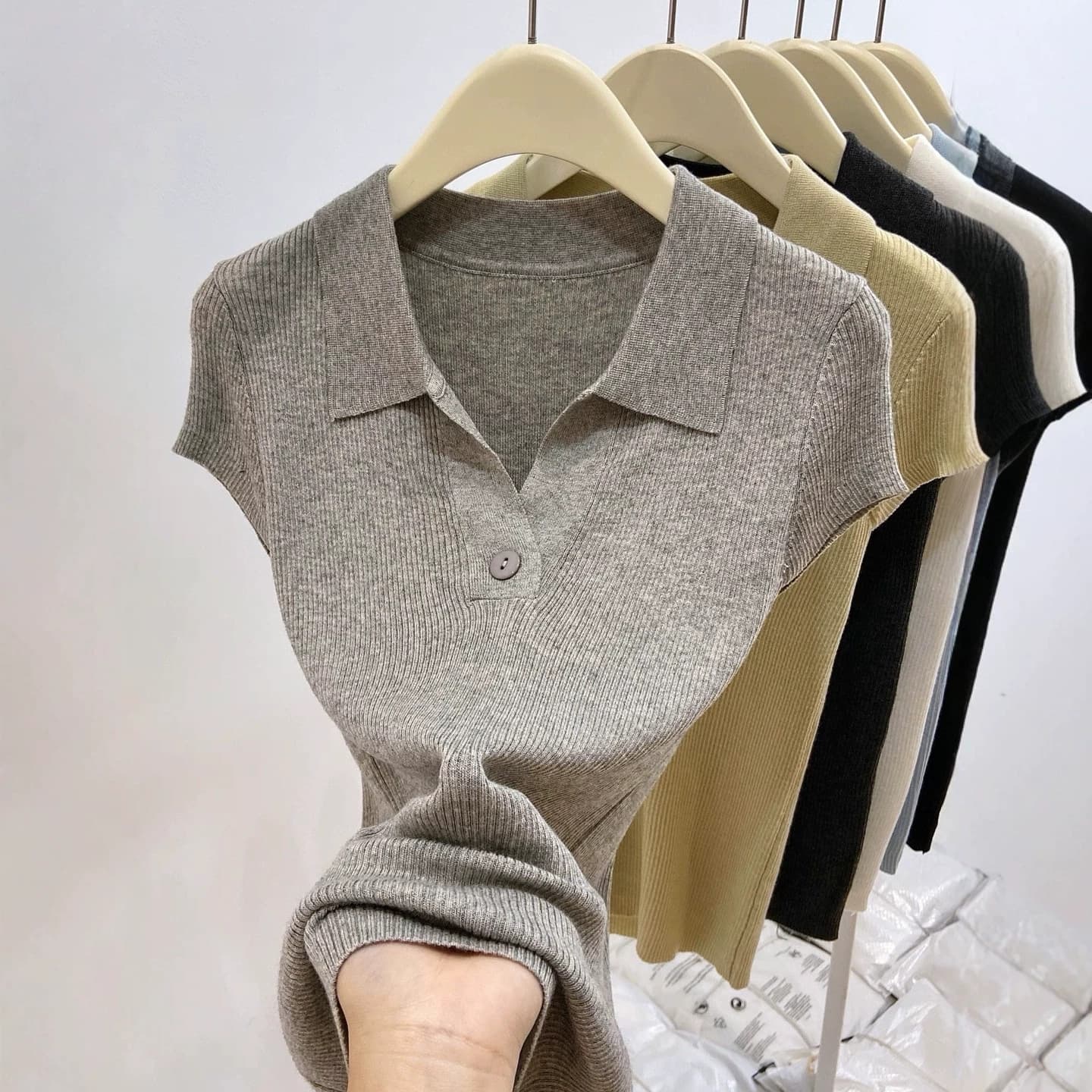 Spring New Old Money Style Small Collar Knit Top for Women, One-Button Turn-Down Collar Short Sleeve Tee, Regular Shoulder Top