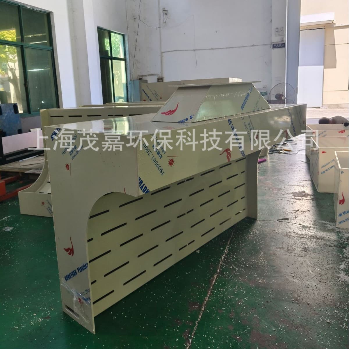 Ventilation system fume hoods and air collection hoods made of PP plastic material, featuring corrosion resistance, customizable per piece.