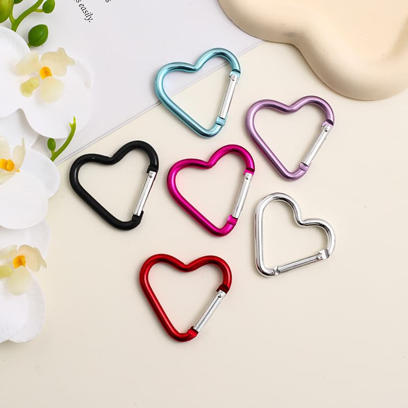 Hot-selling colorful heart-shaped buckle, irregular heart buckle, aluminum alloy bag charm keychain, DIY lanyard keychain accessories