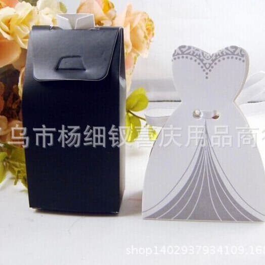 European-style wedding candy box, bride and groom dress box, wedding candy box, paper box wedding supplies. Special offer.