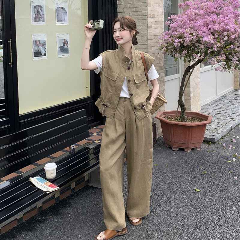 Khaki Workwear Stand Collar Cinched Vest and Wide-Leg Pants Set 2026 Summer Cool and Edgy Fashion Two-Piece Set