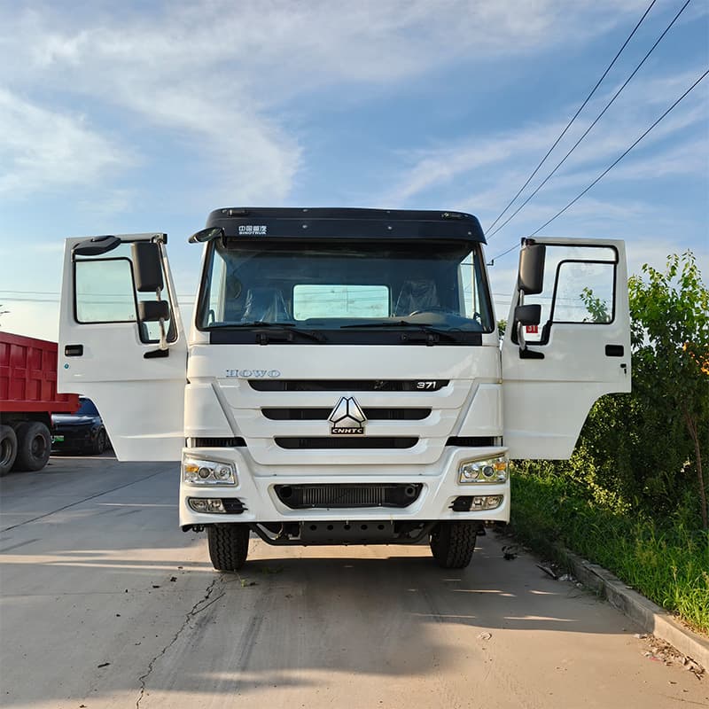 Cross-border supply China heavy-duty HOWO heavy truck port logistics container transport semi-trailer tractor