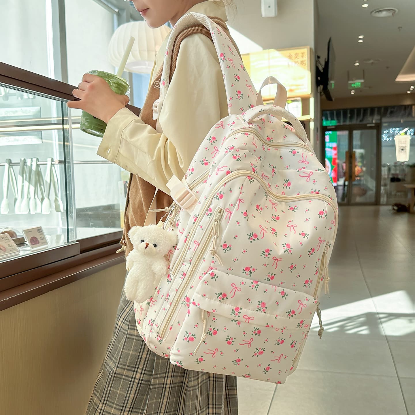 Japanese new large-capacity schoolbags for junior high school girls cute high-looking backpacks for high school students commuting lightweight backpacks
