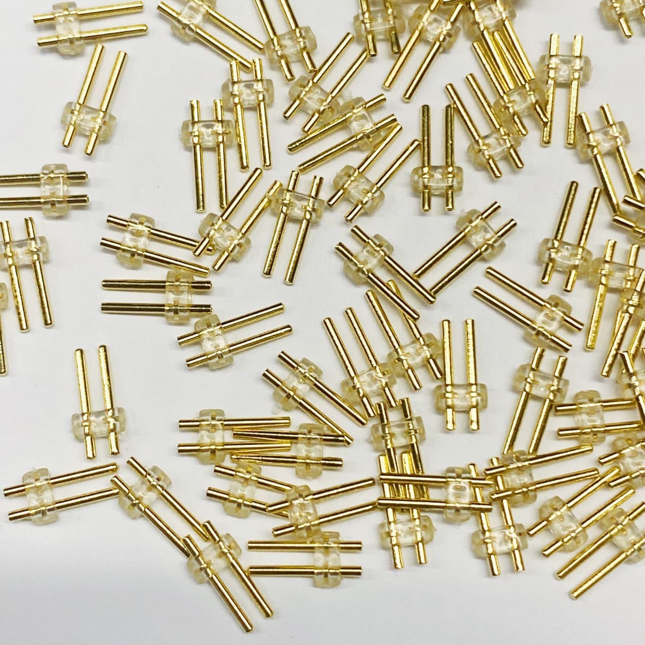 0.78mm gold-plated male pins, injection molded double pins, 0.78mm gold-plated HiFi headphone audio plug/unplug accessory.