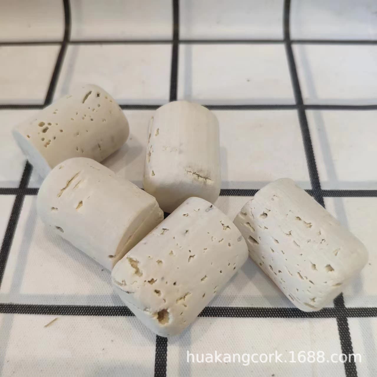 Custom Production Natural Cork Stoppers Cylindrical Different Grades, Large Supply Round Leak-Proof