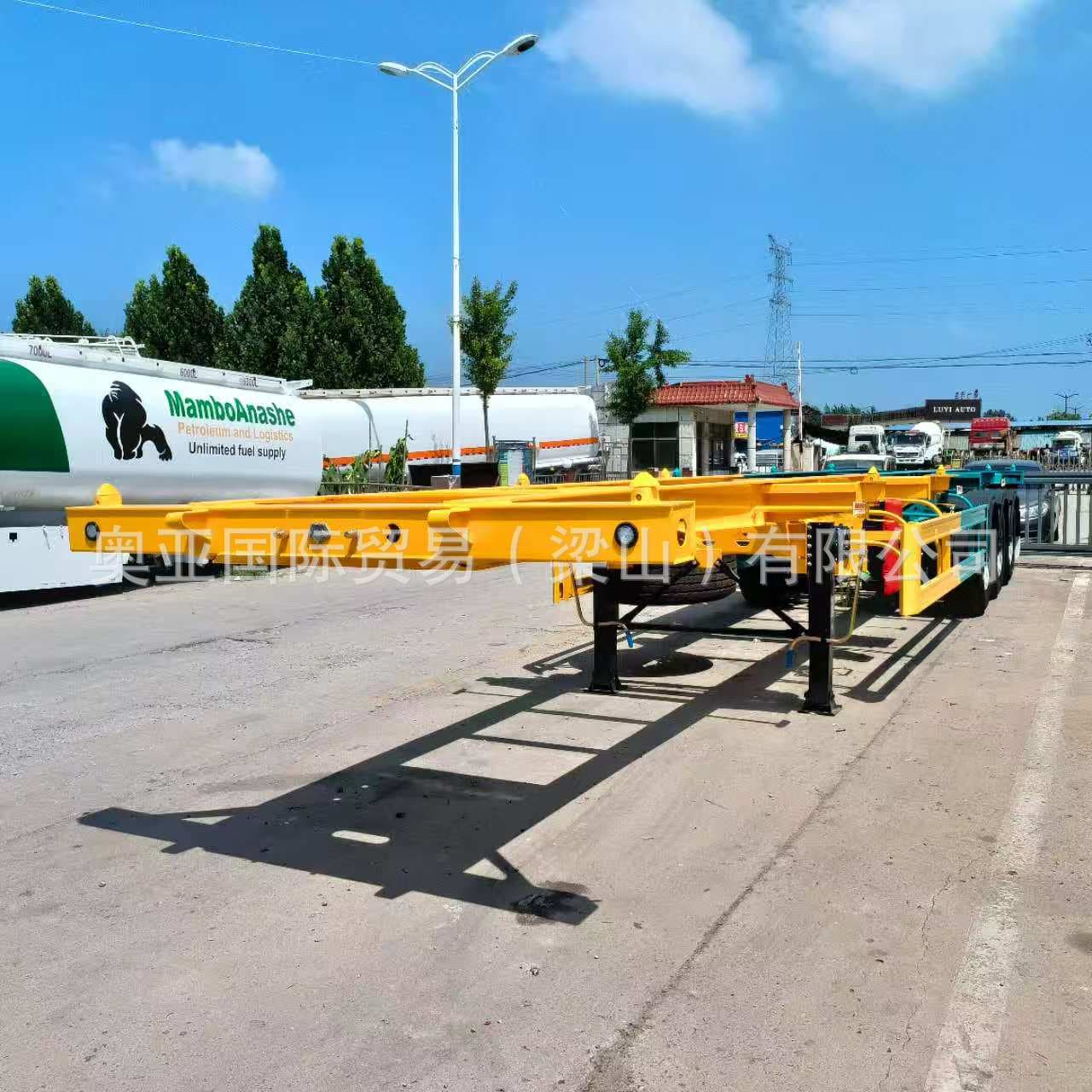 Supply of three-axle container frame trailers, 40ft low flatbed semi-trailers, and flatbed semi-trailers to Africa.
