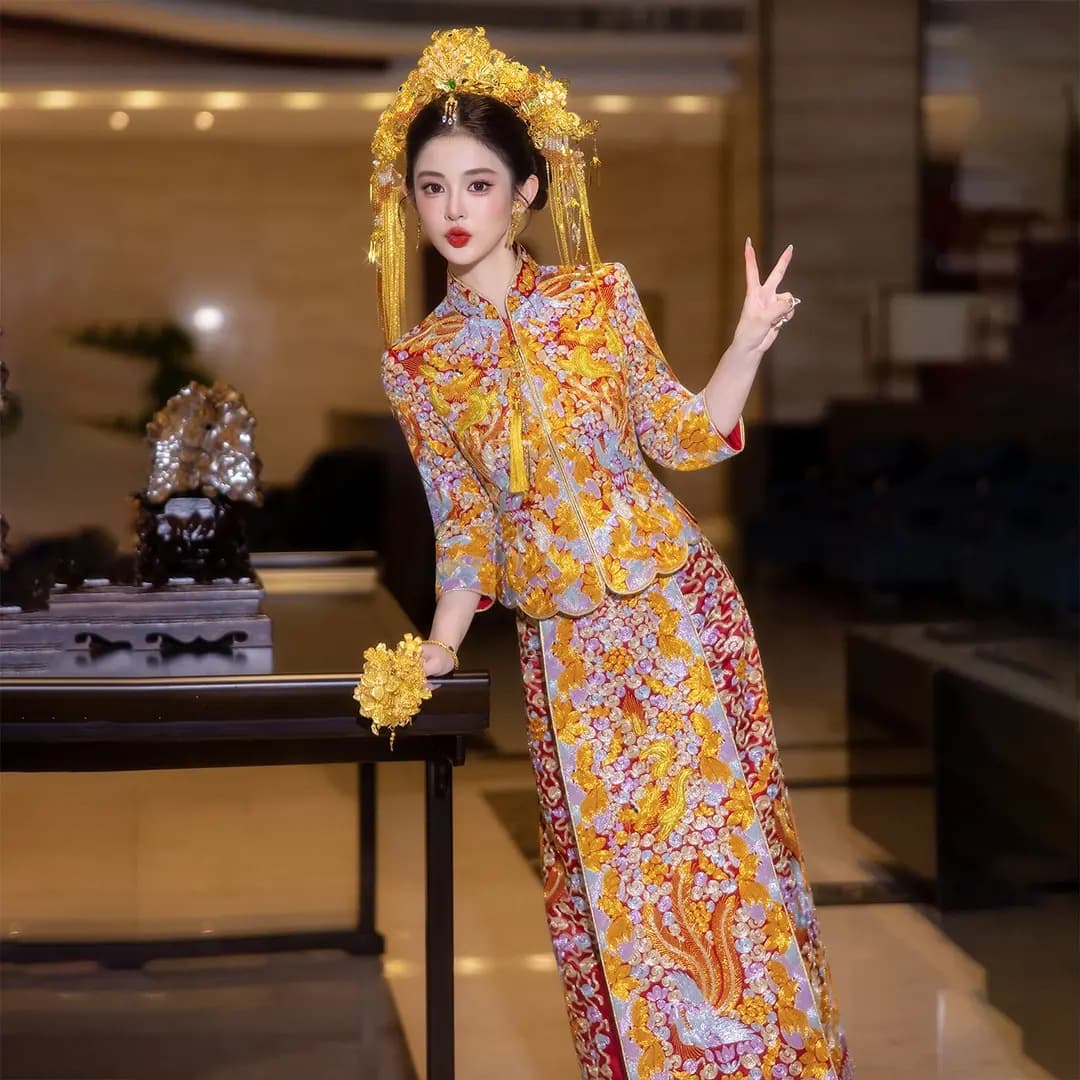 Gold-Threaded Large Five Blessings Dragon and Phoenix Gown, 2025 New Style Xiuhe Dress for Brides, Heavy-Duty Slim-Fitting Chinese Wedding Gown