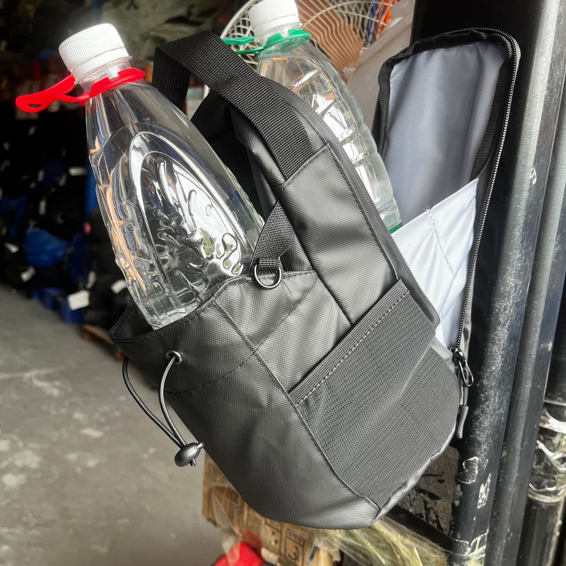 Amazon Hot Selling Gym Magnetic Water Bottle Bag Outdoor Sports Phone Water Bottle Crossbody Bag Cycling Bag In Stock