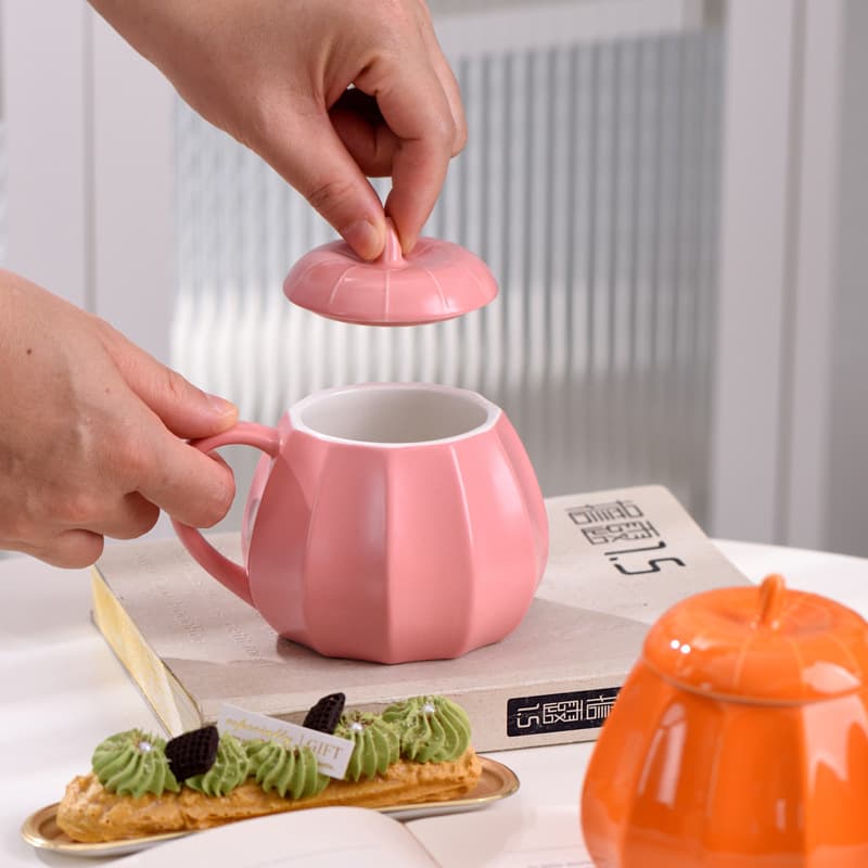 Best-selling Pumpkin Ceramic Mug with Lid, Creative Halloween Holiday Mug Gift