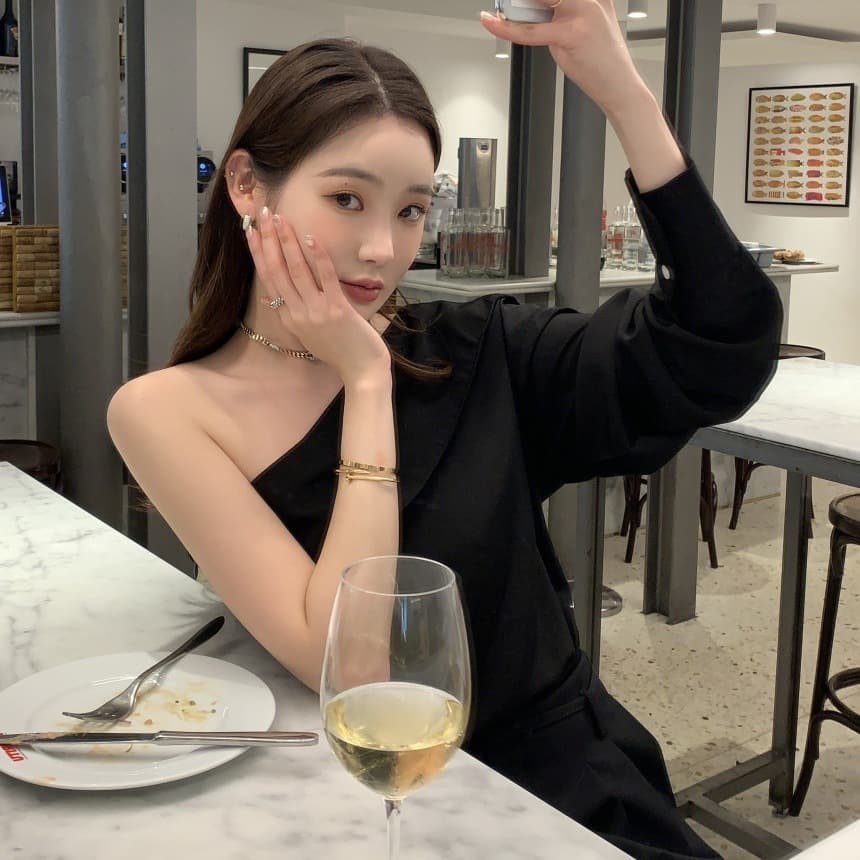 Korean chic early autumn new French style niche design reversible lapel single-sided off-shoulder shirt top