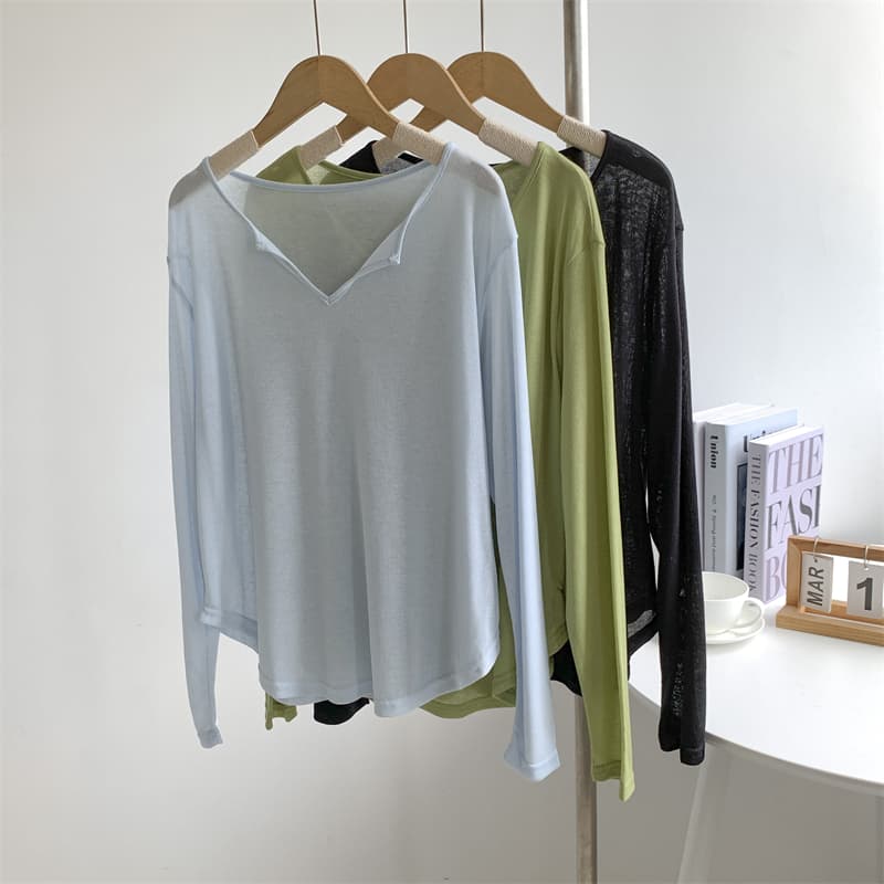 V-Neck Long-Sleeve Sun Protection Top for Women, Loose Casual Dancewear Yoga Practice Top, Sheer Cover-Up