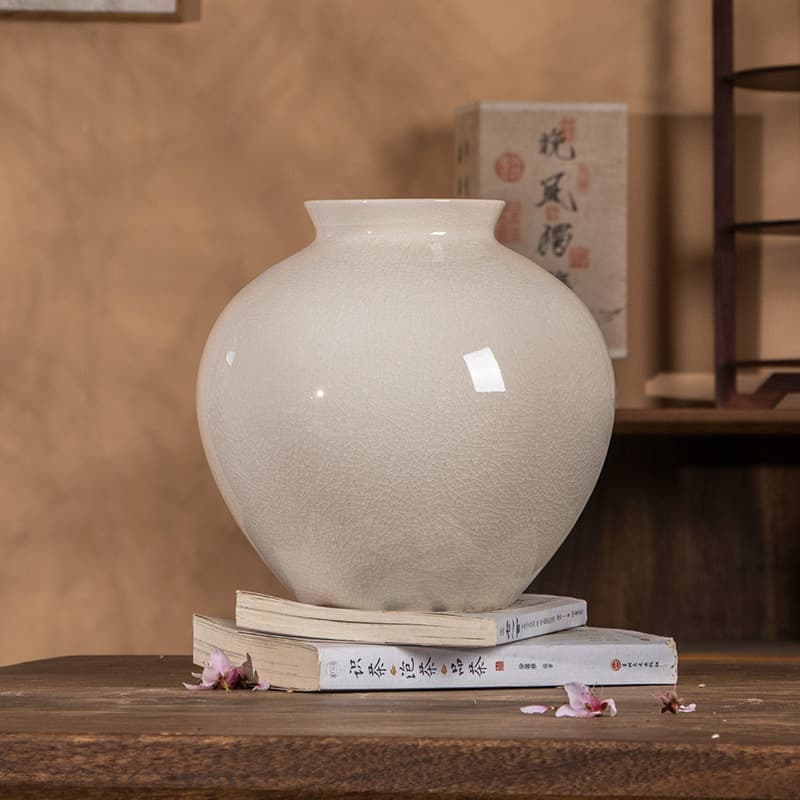 Elegant Yellow Monochrome Glazed Ceramic Vase, Light Luxury Simple Decorative Vase for Dried Flowers and Hydroponics