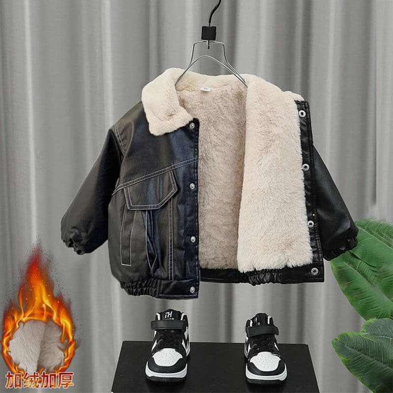 Cool and stylish new leather jacket for boys, fashionable and trendy autumn and winter children's Korean style fleece-lined thick leather jacket.