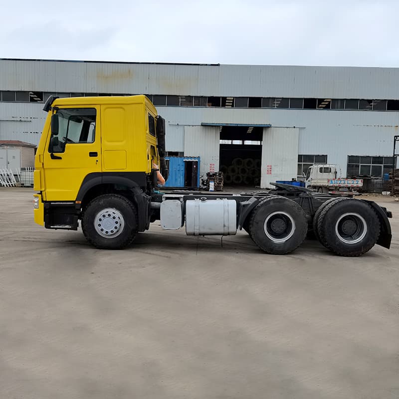 Sinotruk Howo 6*4 tractor head for sale, tandem axle semi-trailer head, 380HP cargo transport truck