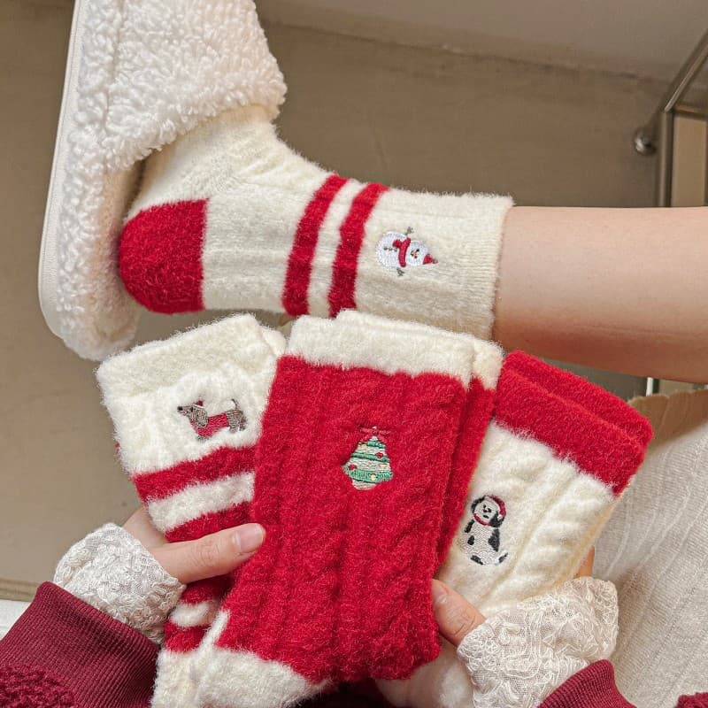 24 winter new Christmas socks cartoon embroidered snowman Santa Claus Australian velvet women's mid-calf socks warm floor socks